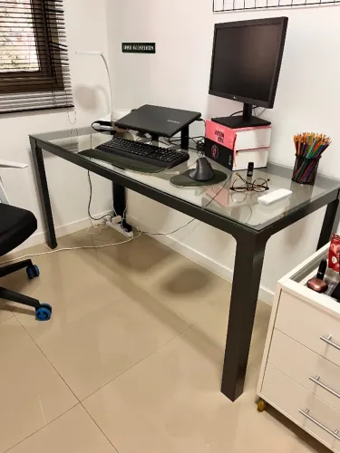 Mesa Escrivaninha Tok&Stok Vidro e Aço Preto - Impecável