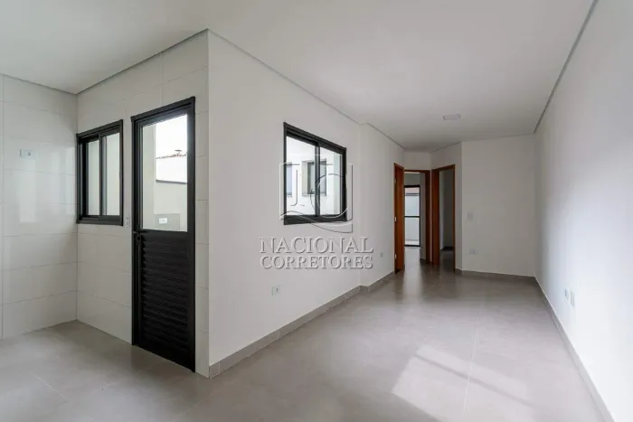 Apartamento Sem Condomínio | 2 Dormitórios com Suíte | Elevador | Jardim do Estádio - Sant