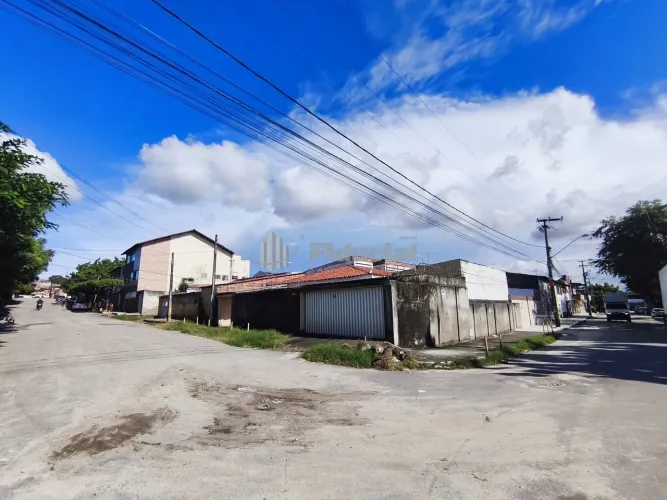 Casa de esquina disponível para locação, 208m² de área construida, perfeita para quem busc