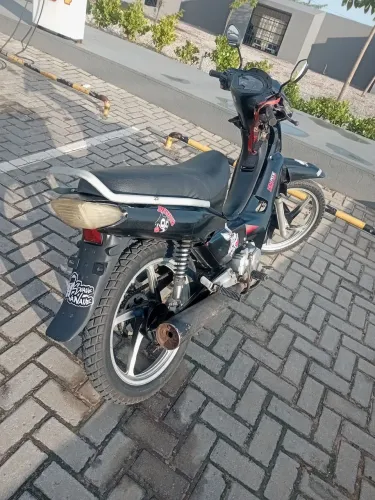 VENDE-SE MOTO TADA EXTRA CHEGA A NOVENTA GUILOMETRO NA PISTA