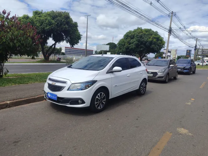 Chevrolet Onix Hatch LTZ 1.4 8V Flex Power Mec. 4P 2014