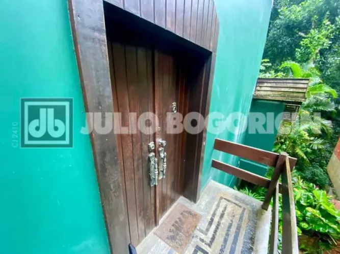Casa em Condomínio : / Residencial / São Conrado