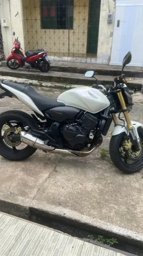 Vendo moto Hornet 600 F selada quitada no ponto de transferir