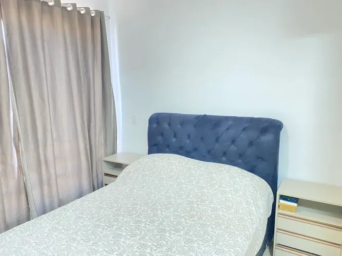 Cabeceira estofada preta
