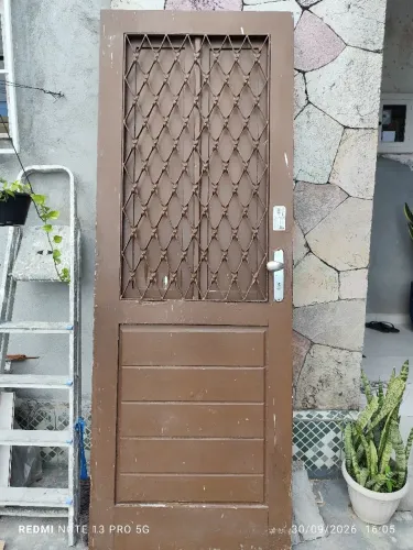 Vendo duas portas de madeira de Maciça
