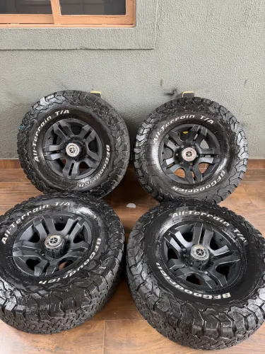 JOGO DE RODAS TROLLER ARO 15 32x11.50