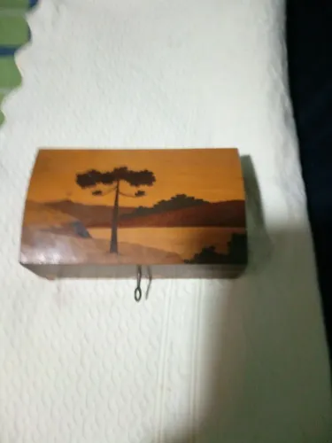 Caixinha de madeira antiguidade rara