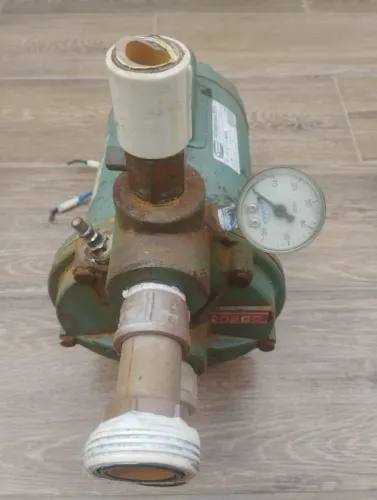 Bomba d'água 1 CV com válvula 110/220