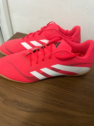 Chuteira adidas