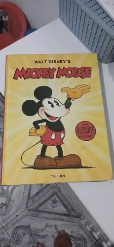Livro Walt Disney's Mickey mouse The ultimamente History