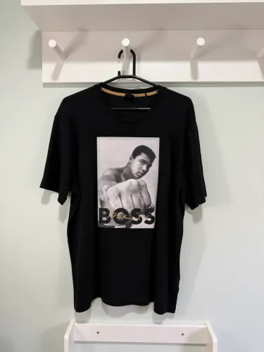 Blusa Hugo Boss x Muhammad Ali Preta - ORIGINAL