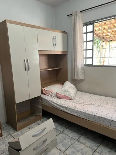 GUARDA ROUPA CONJUGADO COM CAMA