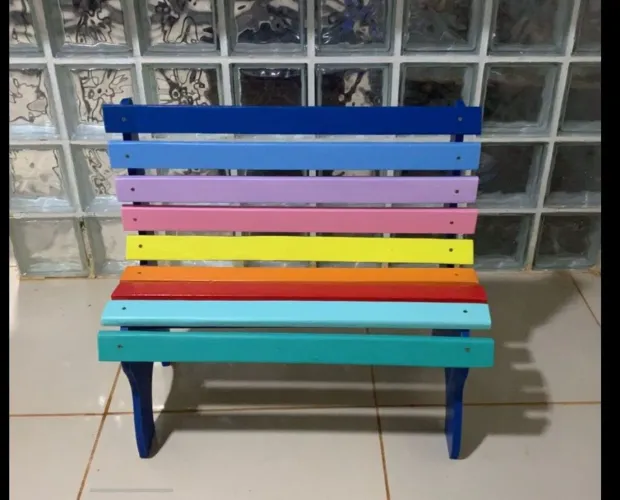 Banquinho arco-íris 