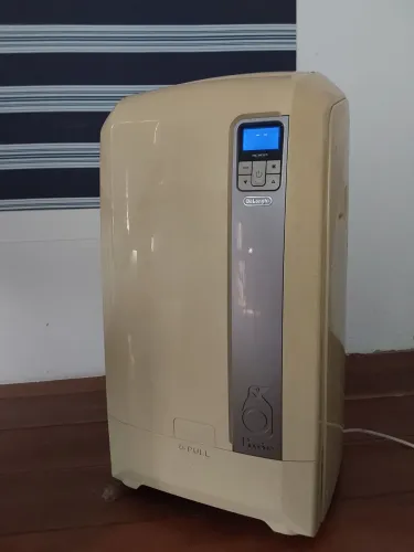 Ar-condicionado PORTÁTIL DeLonghi 12.000 btus. Precisa de mangueira exaustora. Perfeito.