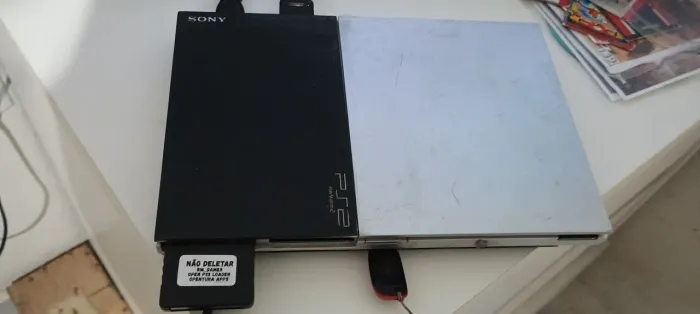 Playstation 2 rodando jogos no pen drive com 1 controle e 2 jogos no pen drive