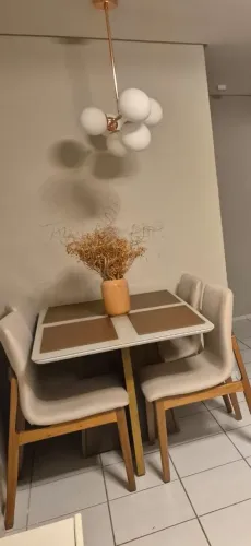 Mesa de mdf com tampo de vidro (sem cadeiras)