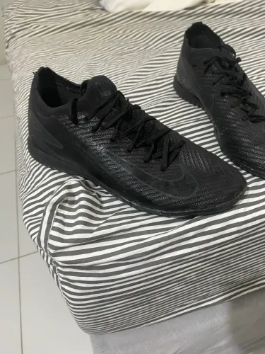 Chuteira Nike society