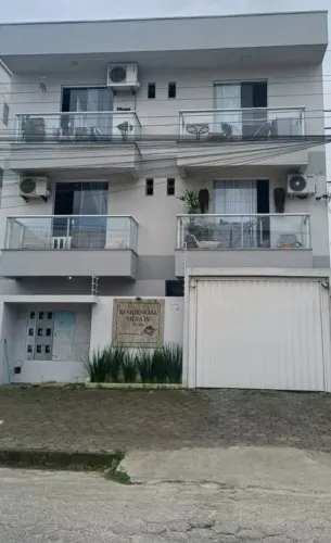 Apartamento com 2 Dormitórios (1 Suíte) no Centro de Camboriú