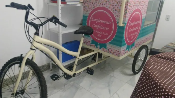 Foodbike com caixa térmica e ombrelone