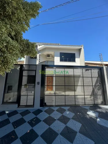 Sobrado à Venda no Jardim Santa Helena | 3 Quartos | 1 Suíte | Piscina