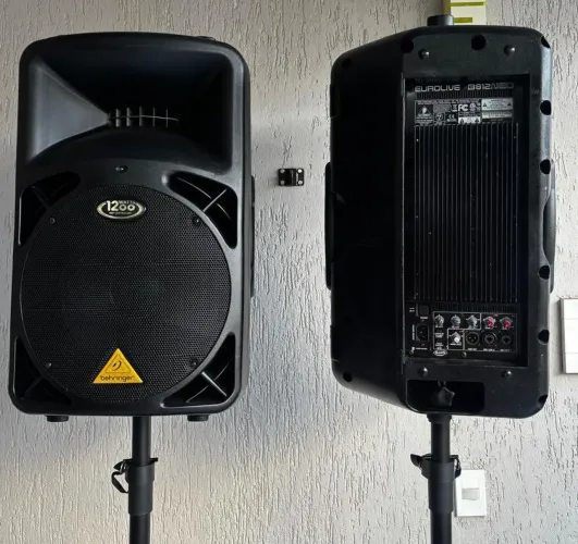 PAR DE CAIXAS ATIVAS NÉO 812 BERHINGUER 1200 RMS