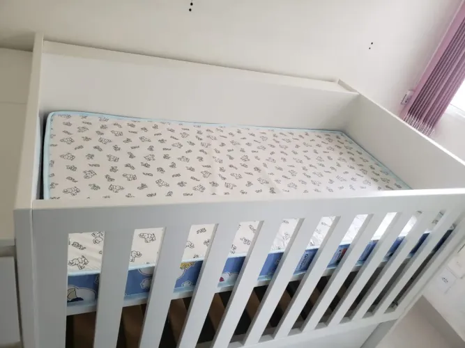 Berço com cama auxiliar
