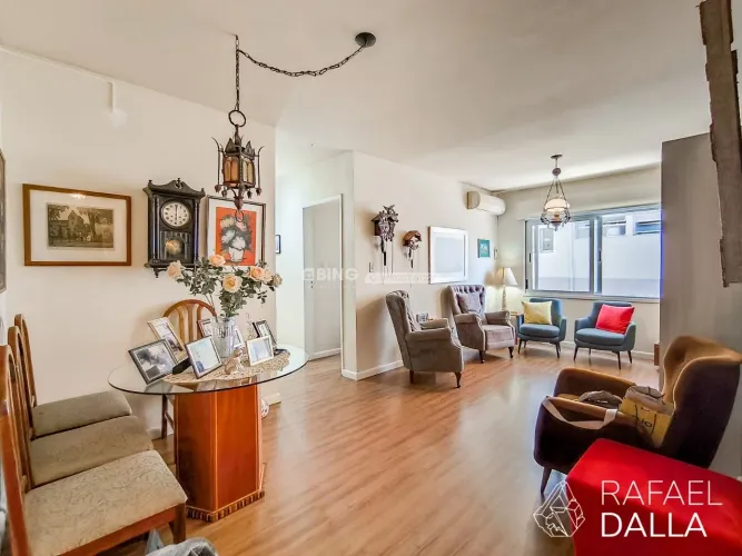 No Moinhos de Vento | 82m² | Suíte + Dependência | Vaga Individual
