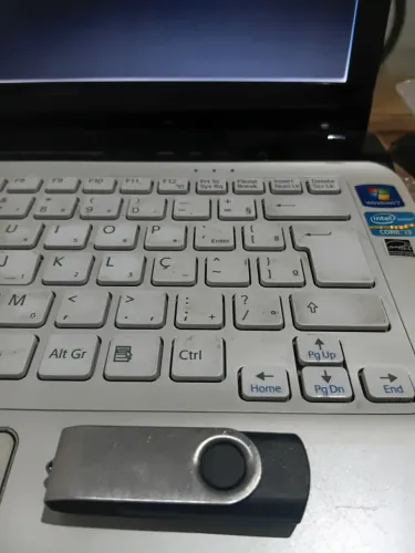 Pen-drive de 32 gigas com 36 jogos 