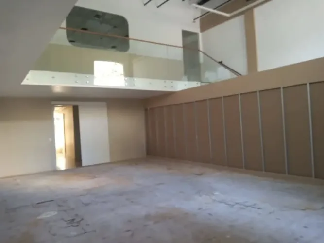 Loja na Rua Deputado João Sussumu Hirata, 150 225 m²