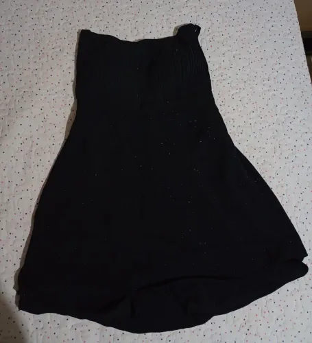 Macaquinho feminino preto com lindo detalhe de amarração nas costas