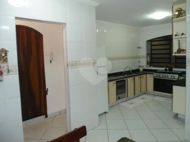 Sobrado à venda com 4 quartos em Vila Irmãos Arnoni, São Paulo