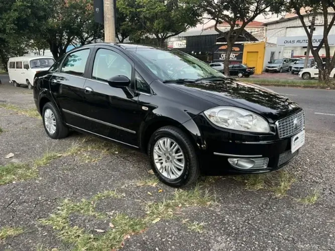 Fiat Linea Essence 1.8 Flex 16V 4P 2012