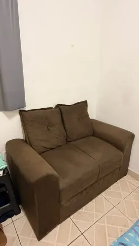 Sofá de 2 lugares marrom super confortável (são Gonçalo)