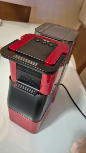Cafeteira Pop Plus três corações 