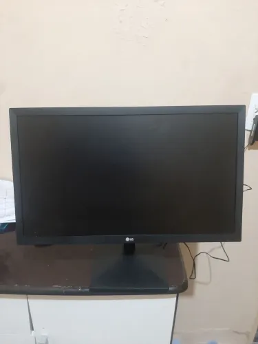 Monitor LG - nunca foi usado, funcionando perfeitamente e no preço