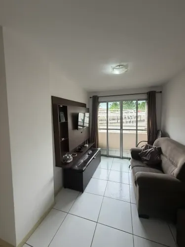Apartamento para alugar com 2 quartos, suíte e varanda mobiliado.