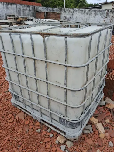 Vendo 5 caixa de água de mil litros usadas,valor 350 UN.