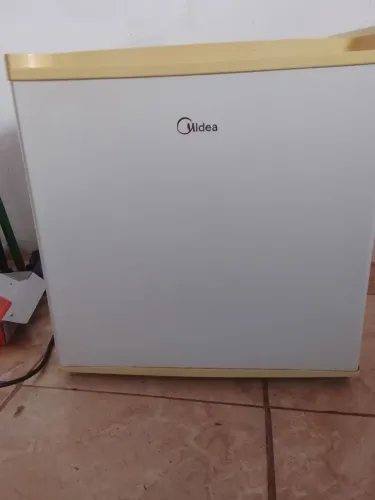Frigobar Midea - R$ 700 (aceito proposta)