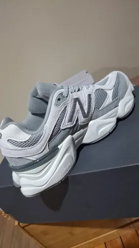 Tênis New Balance 9060
