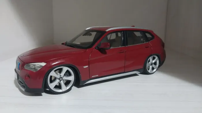 Miniatura BMW X1 1/18 (Só venda)