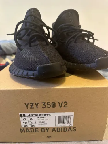 Yeezy 350 V2 Onyx (2023)