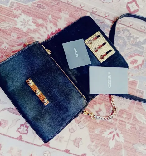Bolsa Arezzo modelo transversal 