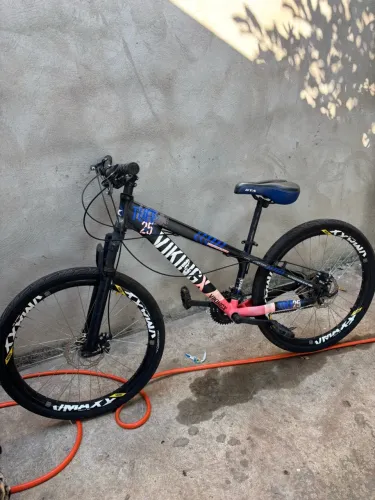 Vende-se bicicleta em bom estado pelo presinho 