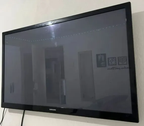 TV Led Samsung 43 com defeito 