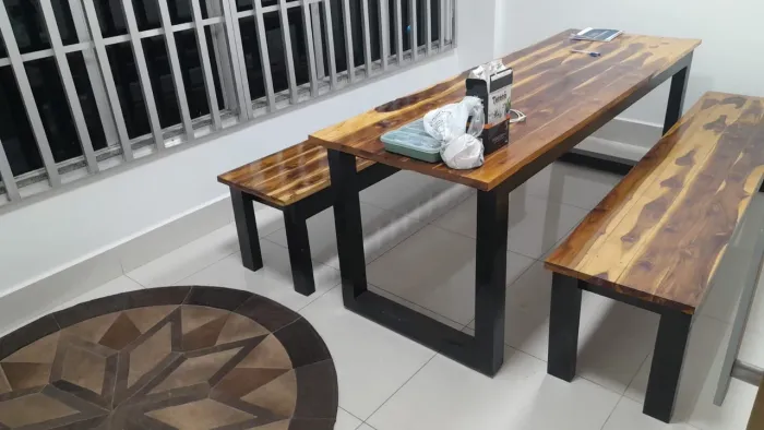 Jogo de mesa 2.50 m pés de madeira não ferro