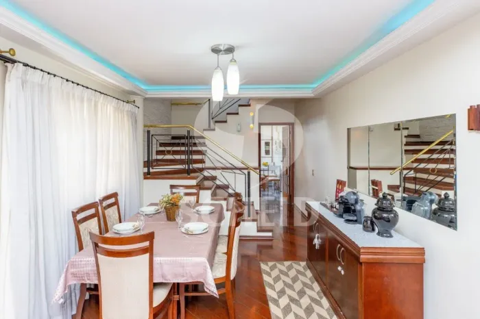 Casa á venda com 3 quartos ,180m2 Vila Marari