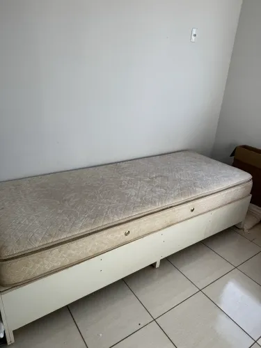 Cama solteira com massagem + base de madeira