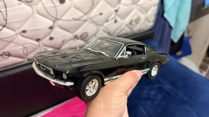 Miniatura Ford Mustang GTA Fastback 1967 Escala 1/18