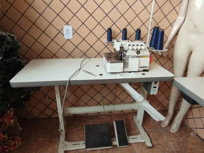 Máquina industrial lnterlock Direct Driva 5fios, sem nenhum defeito