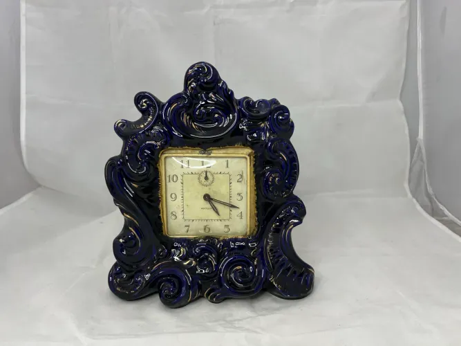 Relógio de Mesa em Porcelana Azul com Detalhes Dourados 